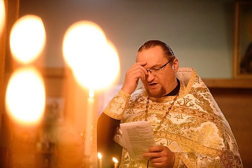 Mike Sudoma / Winnipeg Free Press
Priest, Roman Pavlov, leads Monday evenings Orthodox Christmas service at Holy Trinity Cathedral  evening.
January 6, 2020
