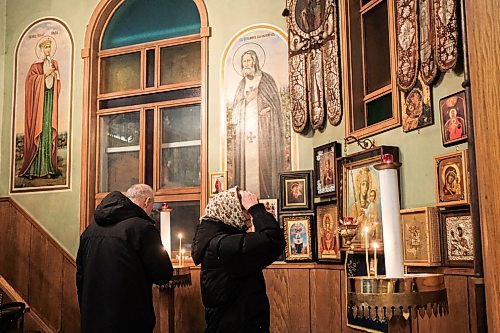 Mike Sudoma / Winnipeg Free Press
Attendees of Russian Orthodox Holy Trinity Cathedral pray before an Orthodox Christmas service Monday evening.
January 6, 2020