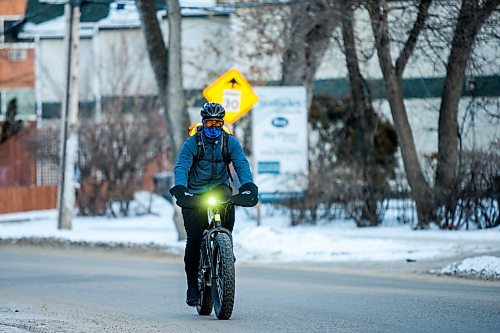 MIKAELA MACKENZIE / WINNIPEG FREE PRESS

Cyclist Nicholas Douville on Wolseley Avenue in Winnipeg on Tuesday, Jan. 7, 2020. For Maggie Macintosh story.
Winnipeg Free Press 2019.