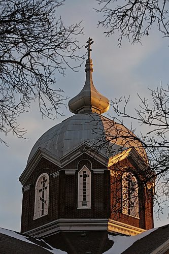 MIKE DEAL / WINNIPEG FREE PRESS
Early morning light bathes the top of the Ukrainian Orthodox Cathedral at 820 Burrows Avenue Wednesday. 
200108 - Wednesday, January 8, 2020.