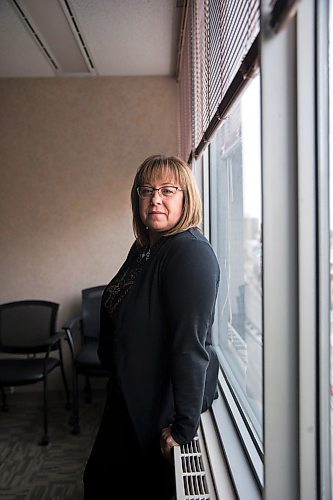 MIKAELA MACKENZIE / WINNIPEG FREE PRESS

Ombudsman Jill Perron poses for a portrait in her office in downtown Winnipeg on Wednesday, Jan. 8, 2020. For Larry Kusch story.
Winnipeg Free Press 2019.