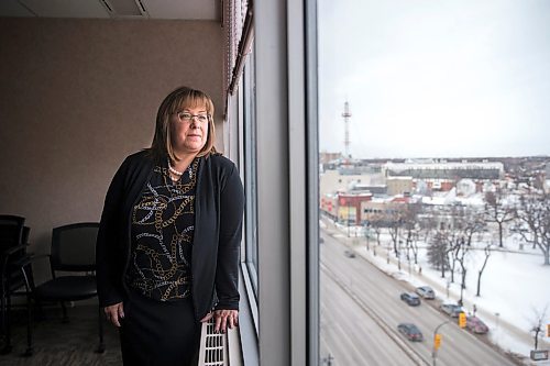 MIKAELA MACKENZIE / WINNIPEG FREE PRESS

Ombudsman Jill Perron poses for a portrait in her office in downtown Winnipeg on Wednesday, Jan. 8, 2020. For Larry Kusch story.
Winnipeg Free Press 2019.