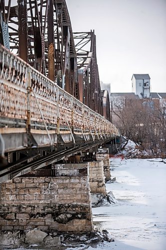 MIKAELA MACKENZIE / WINNIPEG FREE PRESS

The Louise Bridge, where Bessie Johnston pulled a woman off of the bannister before she could jump onto the Red River, in Winnipeg on Wednesday, Jan. 8, 2020. For Danielle Da Silva story.
Winnipeg Free Press 2019.