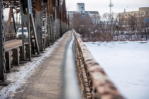 MIKAELA MACKENZIE / WINNIPEG FREE PRESS

The Louise Bridge, where Bessie Johnston pulled a woman off of the bannister before she could jump onto the Red River, in Winnipeg on Wednesday, Jan. 8, 2020. For Danielle Da Silva story.
Winnipeg Free Press 2019.