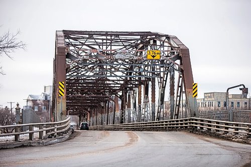 MIKAELA MACKENZIE / WINNIPEG FREE PRESS

The Louise Bridge, where Bessie Johnston pulled a woman off of the bannister before she could jump onto the Red River, in Winnipeg on Wednesday, Jan. 8, 2020. For Danielle Da Silva story.
Winnipeg Free Press 2019.