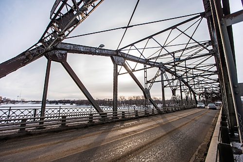 MIKAELA MACKENZIE / WINNIPEG FREE PRESS

The Louise Bridge, where Bessie Johnston pulled a woman off of the bannister before she could jump onto the Red River, in Winnipeg on Wednesday, Jan. 8, 2020. For Danielle Da Silva story.
Winnipeg Free Press 2019.