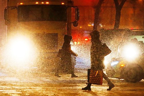 JOHN WOODS / WINNIPEG FREE PRESS
Pedestrians make their way across Portage Avenue during a snowfall in Winnipeg Wednesday, January 8, 2020. 

Reporter: standup