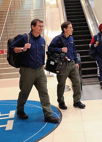 RUTH BONNEVILLE  /  WINNIPEG FREE PRESS 

Two Manitobans,  Andrew Prokopchuk (glasses), and Gerry Rosset, return Home to a crowd of media awaiting them at Winnipeg James Armstrong Richardson International airport Thursday afternoon after fighting wildfires in Australia.

Ruth Bonneville / Winnipeg Free Press 

 Jan 9th,  2020