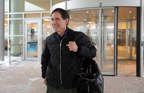 RUTH BONNEVILLE  /  WINNIPEG FREE PRESS 

Gerry Rosset, one of two firefighters from Manitoba, makes his way out of the Winnipeg Richardson International airport Thursday afternoon after fighting wildfires in Australia with colleague Andrew Prokopchuk.



Ruth Bonneville / Winnipeg Free Press 

 Jan 9th,  2020