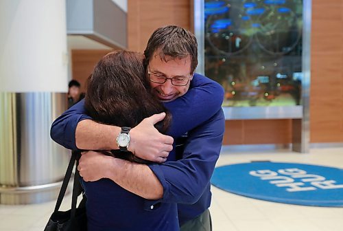 RUTH BONNEVILLE  /  WINNIPEG FREE PRESS 

Andrew Prokopchuk. one of two firefighters from Manitoba, is all smiles as he's greeted by his wife Patti after arriving with fellow firefighter, Gerry Rosset into  Winnipeg Richardson International airport on Thursday.


Ruth Bonneville / Winnipeg Free Press 

 Jan 9th,  2020