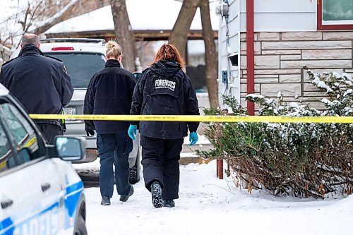 Daniel Crump / Winnipeg Free Press. Police forensics officers investigate a major incident at a house on Hindley Avenue in St. Vital. January 11, 2020.