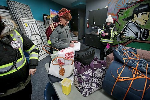 SHANNON VANRAES / WINNIPEG FREE PRESS
Lara Rae, a volunteer with the West Broadway Bear Clan Patrol, signs into a Friday night patrol.