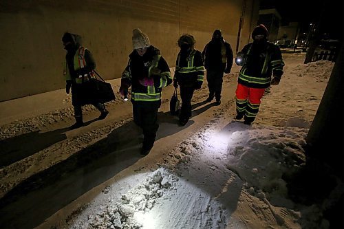 SHANNON VANRAES / WINNIPEG FREE PRESS
Despite frostbite warnings and temperatures dipping into the minus 30s, volunteers with the West Broadway Bear Clan Patrol walk the streets on January 10, 2020.