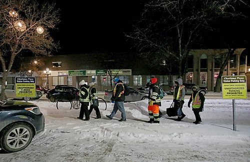 SHANNON VANRAES / WINNIPEG FREE PRESS
Despite frostbite warnings and temperatures dipping into the minus 30s, volunteers with the West Broadway Bear Clan Patrol walk down Sherbrook St. on January 10, 2020.