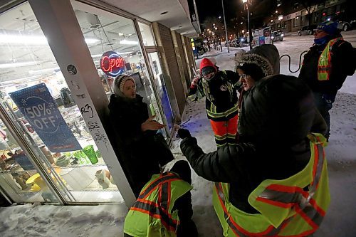 SHANNON VANRAES / WINNIPEG FREE PRESS
Volunteers with the West Broadway Bear Clan Patrol speak with a man waiting outside a secondhand store on Sherbrook St. during a Friday night patrol. With temperatures dipping into the -30s, volunteers are concerned for the wellbeing of those living on Winnipeg streets.