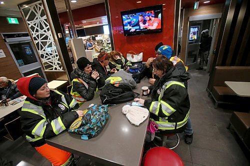 SHANNON VANRAES / WINNIPEG FREE PRESS
With temperatures reaching into the -30s, volunteers with the West Broadway Bear Clan Partol head into a McDonald's restaurant to warm up at the halfway point of a three-hour-long patrol.