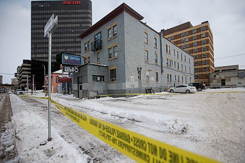 JOHN WOODS / WINNIPEG FREE PRESS
Police investigate a homicide at the Windsor Hotel in Winnipeg Sunday, January 12, 2020. 

Reporter: Kevin Rollason