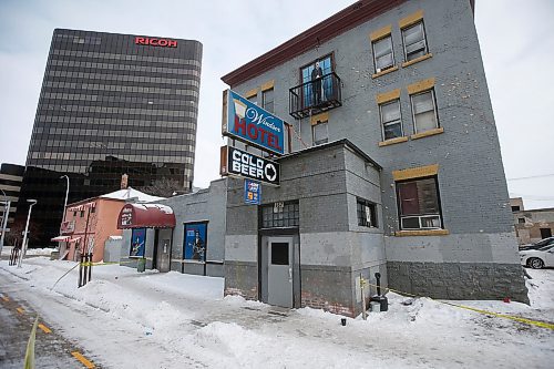 JOHN WOODS / WINNIPEG FREE PRESS
Police investigate a homicide at the Windsor Hotel in Winnipeg Sunday, January 12, 2020. 

Reporter: Kevin Rollason