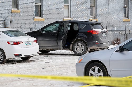 JOHN WOODS / WINNIPEG FREE PRESS
Police investigate a homicide at the Windsor Hotel in Winnipeg Sunday, January 12, 2020. 

Reporter: Kevin Rollason