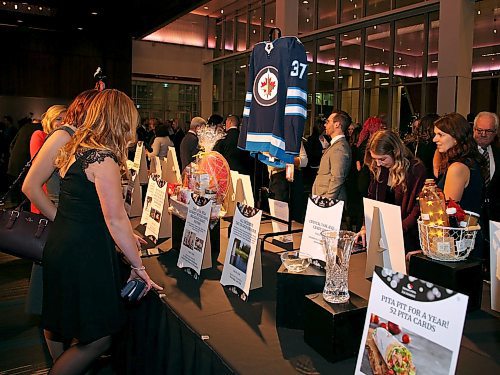JASON HALSTEAD / WINNIPEG FREE PRESS

Attendees check out silent auction items at the Misericordia Health Centre Foundation Gala on Nov. 14, 2019 at the RBC Convention Centre Winnipeg. (Social Page)