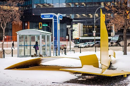 MIKAELA MACKENZIE / WINNIPEG FREE PRESS

The No. 1 Northern sculpture by Saskatchewan artist John Nuget at 303 Main St. in Winnipeg on Monday, Jan. 13, 2020. For Di Brandt column.
Winnipeg Free Press 2019.