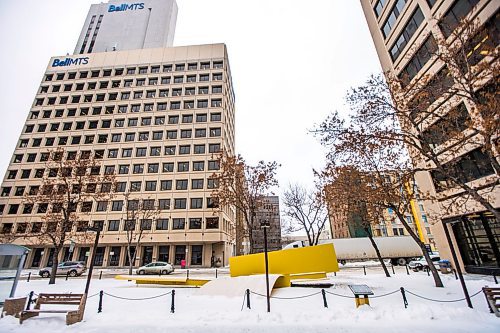 MIKAELA MACKENZIE / WINNIPEG FREE PRESS

The No. 1 Northern sculpture by Saskatchewan artist John Nuget at 303 Main St. in Winnipeg on Monday, Jan. 13, 2020. For Di Brandt column.
Winnipeg Free Press 2019.