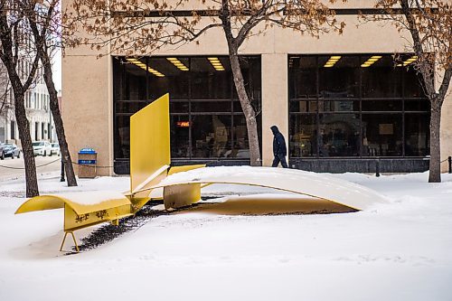 MIKAELA MACKENZIE / WINNIPEG FREE PRESS

The No. 1 Northern sculpture by Saskatchewan artist John Nuget at 303 Main St. in Winnipeg on Monday, Jan. 13, 2020. For Di Brandt column.
Winnipeg Free Press 2019.