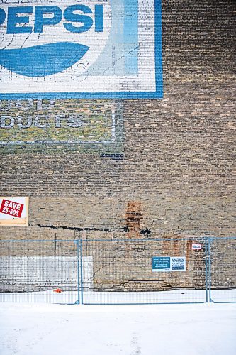 MIKAELA MACKENZIE / WINNIPEG FREE PRESS

Cracks are visible on the Thomas Scott Memorial Hall building at 216 Princess St. in Winnipeg on Monday, Jan. 13, 2020. For Sol Israel story.
Winnipeg Free Press 2019.