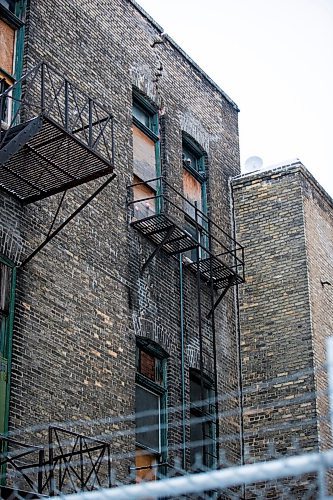 MIKAELA MACKENZIE / WINNIPEG FREE PRESS

Cracks are visible on the Thomas Scott Memorial Hall building at 216 Princess St. in Winnipeg on Monday, Jan. 13, 2020. For Sol Israel story.
Winnipeg Free Press 2019.