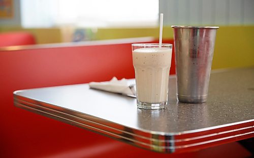 MIKE DEAL / WINNIPEG FREE PRESS
White Star Diner, 258 Kennedy St
A popular milkshake is the peanut butter shake at the White Star Diner.
Intersection piece toasting National Peanut Butter Day on January 24th, 2020.
200114 - Tuesday, January 14, 2020.