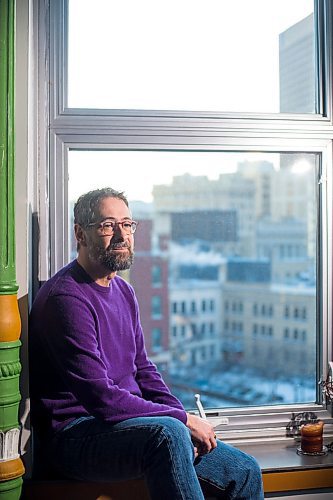 MIKAELA MACKENZIE / WINNIPEG FREE PRESS
Steve Porter, Exchange District resident, poses for a portrait in his condo on Bannatyne in Winnipeg on Thursday, Jan. 16, 2020. For Jessica Botelho-Urbanski story.
Winnipeg Free Press 2019.