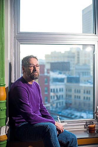 MIKAELA MACKENZIE / WINNIPEG FREE PRESS

Steve Porter, Exchange District resident, poses for a portrait in his condo on Bannatyne in Winnipeg on Thursday, Jan. 16, 2020. For Jessica Botelho-Urbanski story.
Winnipeg Free Press 2019.