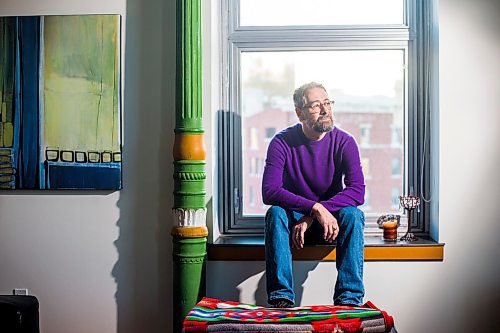 MIKAELA MACKENZIE / WINNIPEG FREE PRESS

Steve Porter, Exchange District resident, poses for a portrait in his condo on Bannatyne in Winnipeg on Thursday, Jan. 16, 2020. For Jessica Botelho-Urbanski story.
Winnipeg Free Press 2019.