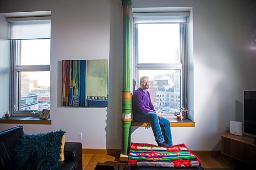 MIKAELA MACKENZIE / WINNIPEG FREE PRESS

Steve Porter, Exchange District resident, poses for a portrait in his condo on Bannatyne in Winnipeg on Thursday, Jan. 16, 2020. For Jessica Botelho-Urbanski story.
Winnipeg Free Press 2019.