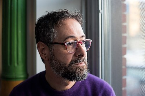 MIKAELA MACKENZIE / WINNIPEG FREE PRESS

Steve Porter, Exchange District resident, poses for a portrait in his condo on Bannatyne in Winnipeg on Thursday, Jan. 16, 2020. For Jessica Botelho-Urbanski story.
Winnipeg Free Press 2019.