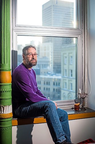 MIKAELA MACKENZIE / WINNIPEG FREE PRESS

Steve Porter, Exchange District resident, poses for a portrait in his condo on Bannatyne in Winnipeg on Thursday, Jan. 16, 2020. For Jessica Botelho-Urbanski story.
Winnipeg Free Press 2019.