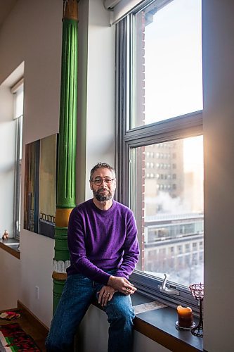 MIKAELA MACKENZIE / WINNIPEG FREE PRESS

Steve Porter, Exchange District resident, poses for a portrait in his condo on Bannatyne in Winnipeg on Thursday, Jan. 16, 2020. For Jessica Botelho-Urbanski story.
Winnipeg Free Press 2019.