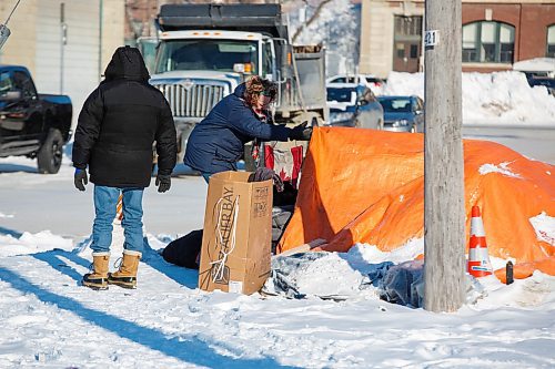 MIKE DEAL / WINNIPEG FREE PRESS
Adrienne Duduk, director of housing at the Main Street Project checks on Darren Flett's tent, helping him move to a friends tent so that the city can start cleaning up the site Thursday morning. The people living in the camps have have been asked to move by the City of Winnipeg for safety reasons.
200116 - Thursday, January 16, 2020.