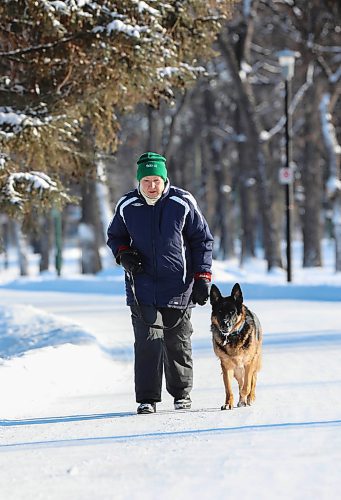 RUTH BONNEVILLE  /  WINNIPEG FREE PRESS 

Local - Cold Weather Standup

Valerie Davis and her dog Cuba make a few laps around Kildonan Park on their usual daily walk on Thursday.   


Jan 16th,  2020