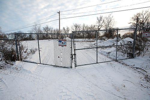 JOHN WOODS / WINNIPEG FREE PRESS
Gate to the rail yards near the Louise Bridge where twenty-two year old Jaeda Vanderwal was found eleven days ago in Winnipeg Thursday, January 16, 2020. Police say Vanderwal was found naked with hypothermia and injuries related to being hit by a train. Vanderwals family is questioning the police investigation into the death.

Reporter: DaSilva