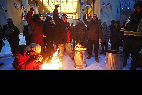 JOHN WOODS / WINNIPEG FREE PRESS
People light fires and gather for a protest against the removal of tents from a homeless encampment on Henry in Winnipeg Thursday, January 16, 2020. 

Reporter: Ryan