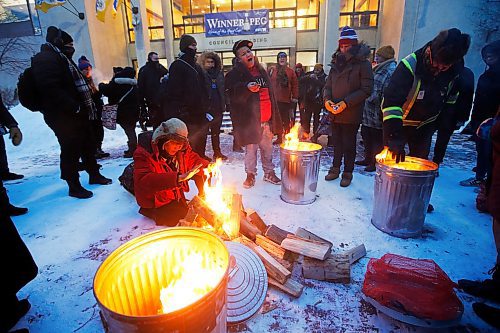 JOHN WOODS / WINNIPEG FREE PRESS
People light fires and gather for a protest against the removal of tents from a homeless encampment on Henry in Winnipeg Thursday, January 16, 2020. 

Reporter: Ryan