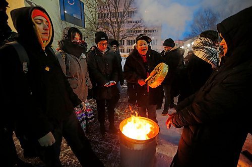 JOHN WOODS / WINNIPEG FREE PRESS
People light fires and gather for a protest against the removal of tents from a homeless encampment on Henry in Winnipeg Thursday, January 16, 2020. 

Reporter: Ryan