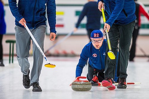 MIKAELA MACKENZIE / WINNIPEG FREE PRESS

Virginia curling team member Sam Sparks throws a rock in the MB Open at Fort Rouge Curling Club in Winnipeg on Friday, Jan. 17, 2020. For Taylor Allen story.
Winnipeg Free Press 2019.