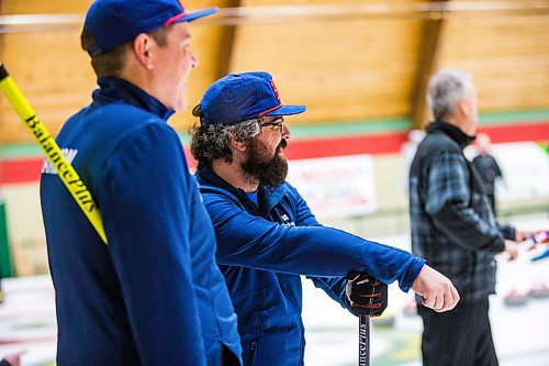 MIKAELA MACKENZIE / WINNIPEG FREE PRESS

Virginia curling team members Melvin Shaw (right) and Travis Hamilton play in the MB Open at Fort Rouge Curling Club in Winnipeg on Friday, Jan. 17, 2020. For Taylor Allen story.
Winnipeg Free Press 2019.