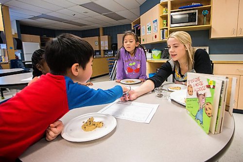 MIKAELA MACKENZIE / WINNIPEG FREE PRESS

Stephanie Fehr makes cookies with kindergarten students Ryan Chi (left) and Shan Shan Yiyang at Linden Meadows School as part of a cooking and reading program in Winnipeg on Friday, Jan. 17, 2020. For Danielle Da Silva story.
Winnipeg Free Press 2019.