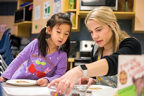 MIKAELA MACKENZIE / WINNIPEG FREE PRESS

Stephanie Fehr makes cookies with kindergarten student Shan Shan Yiyang at Linden Meadows School as part of a cooking and reading program in Winnipeg on Friday, Jan. 17, 2020. For Danielle Da Silva story.
Winnipeg Free Press 2019.