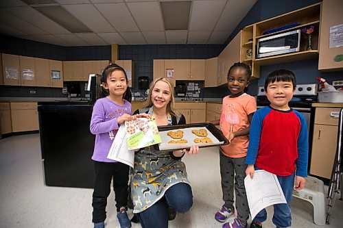 MIKAELA MACKENZIE / WINNIPEG FREE PRESS

Stephanie Fehr poses with cookies and kindergarten students Shan Shan Yiyang (left), Leilah Nyagudi, and Ryan Chi at Linden Meadows School after they did a cooking and reading activity in Winnipeg on Friday, Jan. 17, 2020. For Danielle Da Silva story.
Winnipeg Free Press 2019.