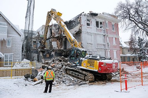 Daniel Crump / Winnipeg Free Press. Crews begin demolishing a vacant apartment building at 426 Maryland St. Saturday. The building has been the site of several serious fries in the last year. January 18, 2020.