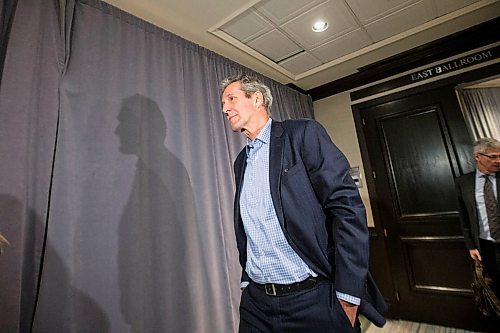 MIKAELA MACKENZIE / WINNIPEG FREE PRESS

Premier Brian Pallister walks out of the door after meeting with Prime minister Justin Trudeau at the Fairmont Hotel in Winnipeg on Monday, Jan. 20, 2020. For Dan Lett story.
Winnipeg Free Press 2019.